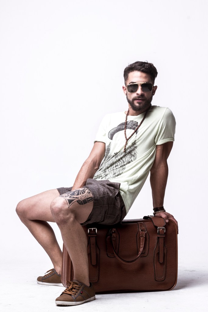 fotografia-de-moda-outfit-de-calle-con-maleta